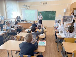 Сотрудники ГИБДД Севастополя встретились с одноклассниками детей, ставших участниками ДТП по собственной неосторожности