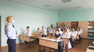 Севастопольские полицейские провели профилактические беседы со школьниками и преподавателями в рамках межведомственной акции «Безопасный интернет»