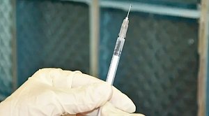 Врачи заявили об отсутствии альтернативы вакцинации в борьбе с пандемией