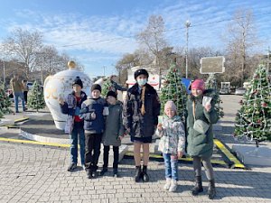 Автоинспекторы Севастополя призывают взрослых и детей носить световозвращающие элементы
