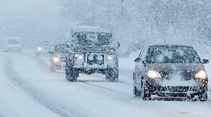 Коммунальщики Ялты приступили к расчистке дорог от выпавшего снега