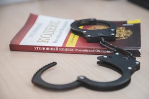 Севастопольские оперативники задержали двух мужчин, ограбивших женщину