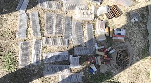 ФСБ обнаружила у севастопольца большие запасы взрывчатки и боеприпасов