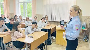 Сотрудники севастопольской полиции продолжают проводить антинаркотические беседы со школьниками
