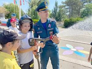 В пожарных частях полуострова проходят Дни открытых дверей для юных крымчан