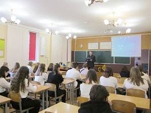 В Севастополе полицейские продолжают проводить профилактические беседы со школьниками