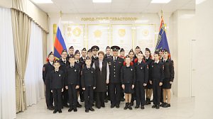 В Севастополе ученики средней общеобразовательной школы № 6 дали торжественную Клятву и обещание кадета органов внутренних дел