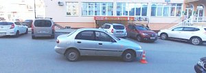 В Севастополе школьник попал под колёса автомобиля, неожиданно выбежав на проезжую часть из-за припаркованного автомобиля