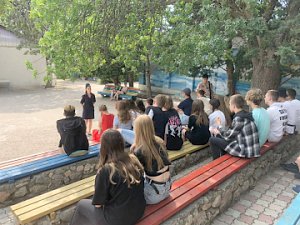 Севастопольские полицейские провели профилактическую беседу для школьников, отдыхающих в детском оздоровительном лагере