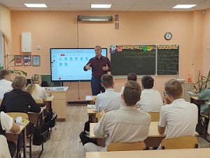 В Севастополе полицейские провели со школьниками тематические беседы по профилактике экстремизма