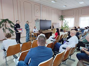 Севастопольские полицейские провели с трудовыми коллективами разъяснительные беседы о распространенных видах мошенничества