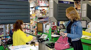 Продажу просроченных продуктов в России начали блокировать в кассах супермаркетов