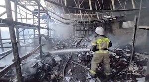 Пожар в Симферополе уничтожил склад с оборудованием на площади более 600 кв. м