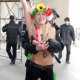 Активистки движения FEMEN взобрались на Софию Киевскую, протестуя против запрета абортов
