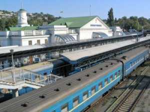 В Севастополе парень покончил жизнь самоубийством, спрыгнув с моста на крышу поезда