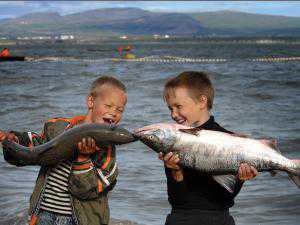 В Крыму ловят рыбу даже пятилетние дети