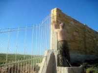 В Черноморском районе «снесли» нарушающий закон забор на пляже (ВИДЕО)