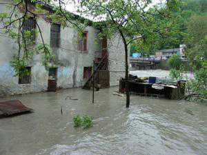 В Крыму затопило село: вода поднялась до полутора метров