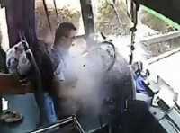 Пассажир автобуса в Крыму набросился с огнетушителем на курящего водителя