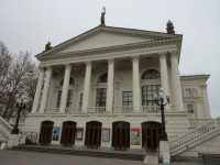 Труппе театра Луначарского в Севастополе пообещали платить зарплату на время ремонта в театре