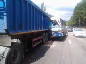 В аварии автобуса с грузовиком пострадало четверо россиян