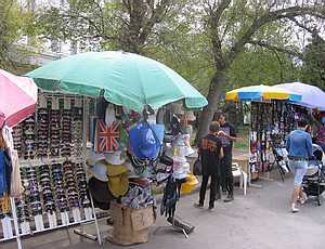 Власти Севастополя разрешили превратить Приморский бульвар в большой рынок
