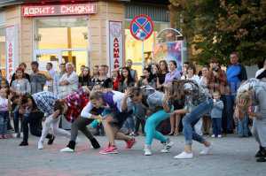 В Столице Крыма ударили танцем по серым будням