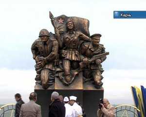 В Керчи открыли памятник морякам Эльтигенской операции
