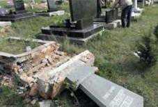 Милиция проводит проверку по факту вандализма на кладбище в Евпатории