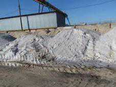 Евпаторийские коммунальщики заготовили на зиму 80 тонн песка и 3 тонны соли
