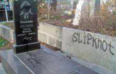 Алуштинские ветераны возмущены осквернением братской могилы и просят поскорей найти виновных
