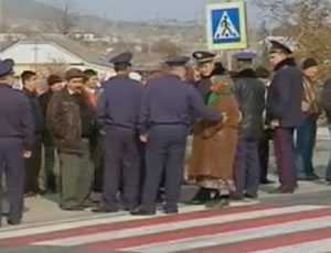 Крымские селяне перекрыли одну из автомагистралей полуострова