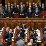 Янукович принял отставку правительства Азарова