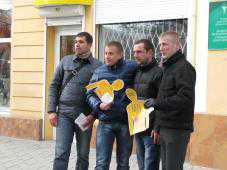 В Симферополе провели акцию в поддержку больных гепатитом