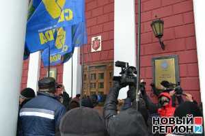 Националисты из «Свободы» взяли штурмом Одесский горсовет