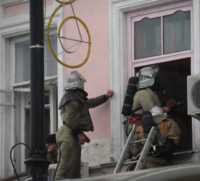 Рядом со зданием парламента в Столице Крыма сгорел дом