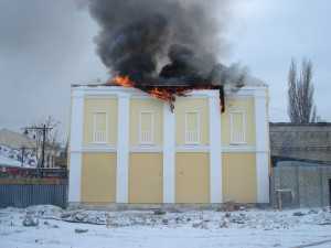 На пожаре в центре Симферополя пострадали семь человек, из них трое детей