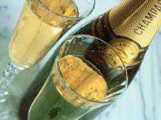 На Новый год крымчане покупают вдвое больше шампанского, чем обычно