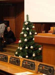 Крымский парламент в преддверии Нового года нарядили