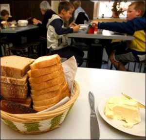 В 2013 году симферопольским школьникам добавят денег на еду