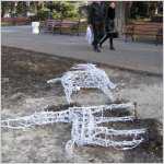 На Приморском хулиганы сломали новогодние светящиеся скульптуры