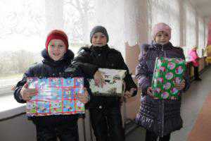 Школьники из Керчи и Ленинского района получили подарки из Шотландии