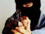 В Алуште 19-летний ПТУшник с пистолетом ограбил магазин