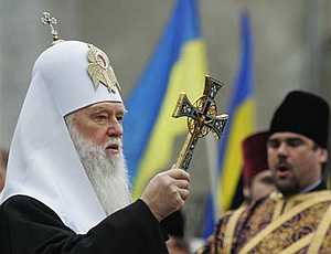 Янукович поздравил Филарета, преданного анафеме Русской Церковью