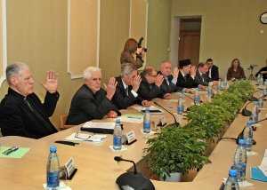 Под надзором Могилева Безазиева вновь избрали главой Совета представителей крымских татар