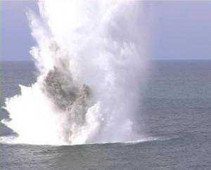 В море под Севастополем взорвали две авиабомбы: вода поднялась на 60 метров