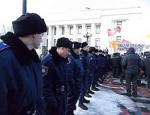 Возле неработающей Верховной Рады митинговали чернобыльцы