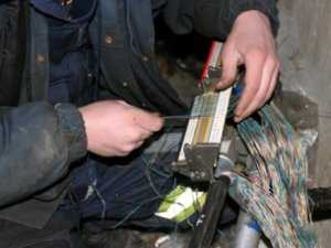 Бродягу, кравшего телефонный кабель, поймали в Крыму