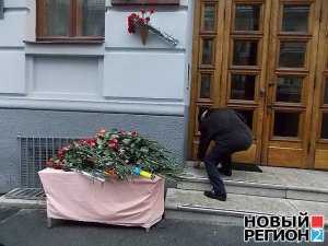 Перевернулся бы в гробу: Мемориал руководителю УССР открывали под флагом самостийников