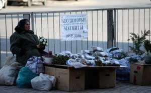 Фотофакт: в центре Симферополя продолжают торговать запрещенными первоцветами
